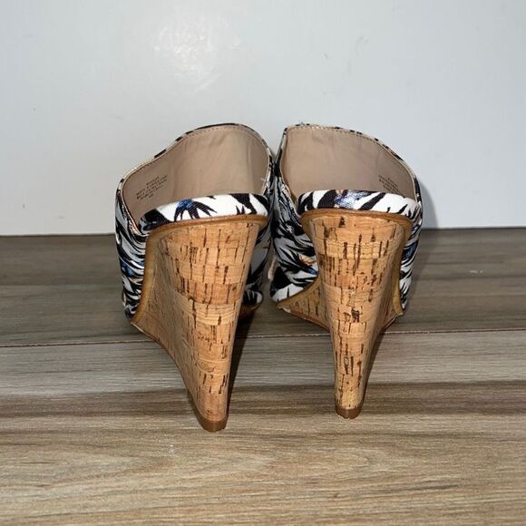 Nicole Miller woman’s waylon Cork wedge heel tropical black and white print 6M - Picture 6 of 8